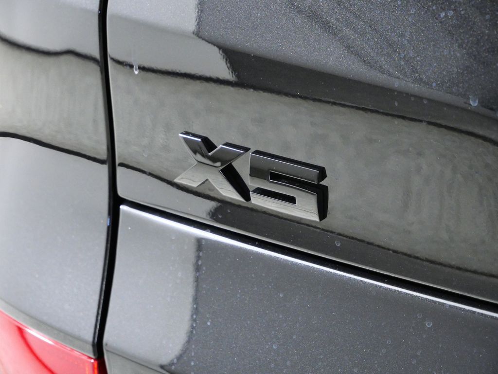 Thumbnail: 2026 BMW X5 - 13