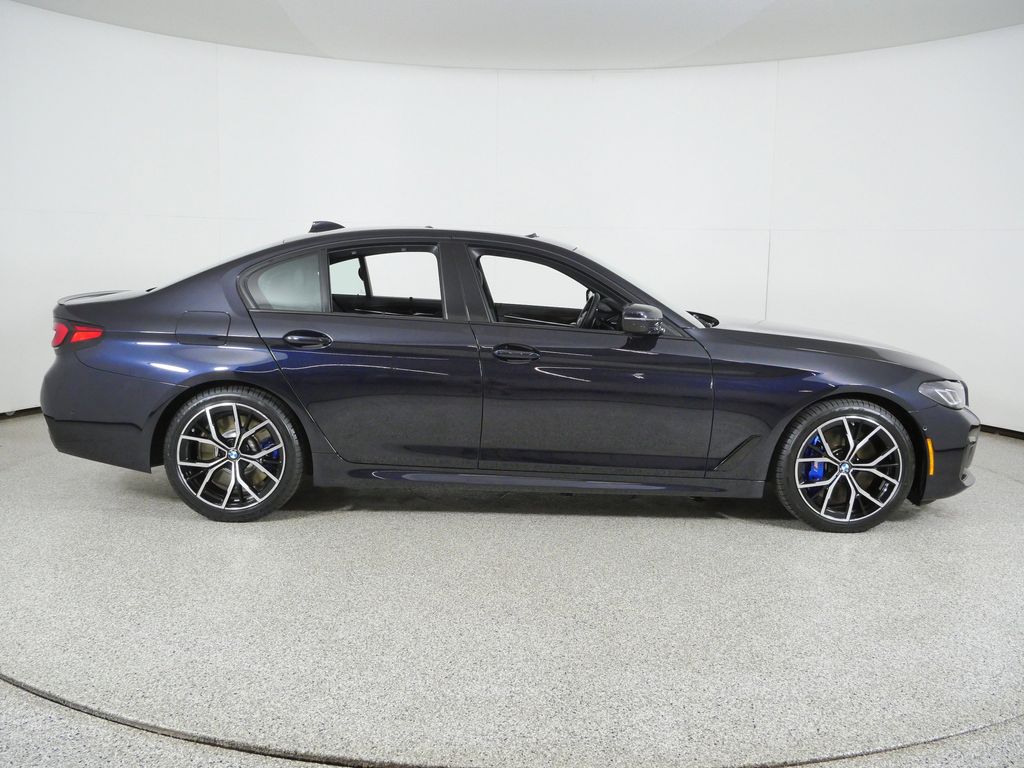 Thumbnail: 2023 BMW 5 Series - 10