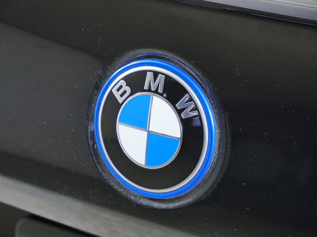 Thumbnail: 2026 BMW i5 - 13