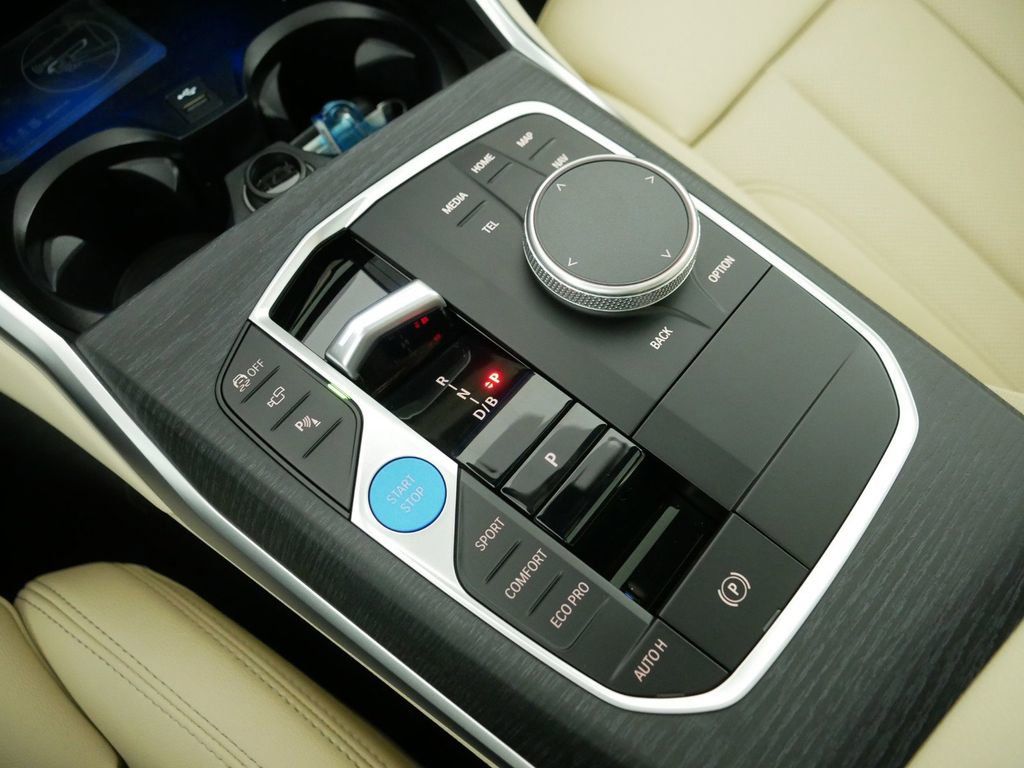 Thumbnail: 2025 BMW i4 - 49