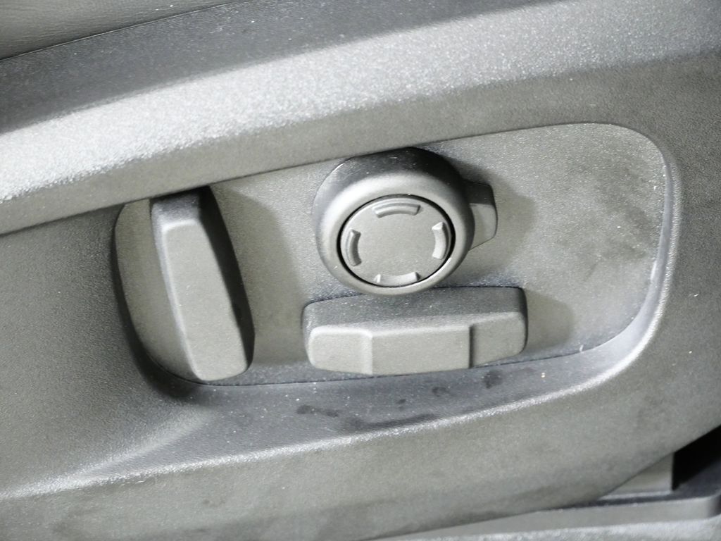 Thumbnail: 2024 Land Rover Defender - 23