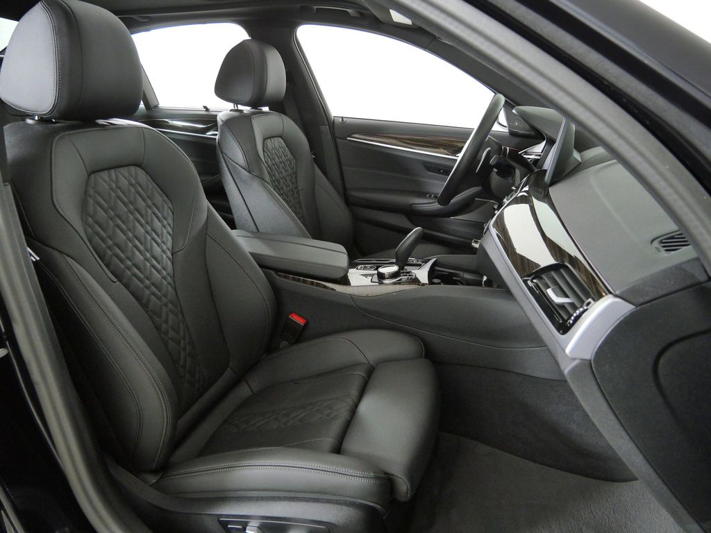 Thumbnail: 2023 BMW 5 Series - 26