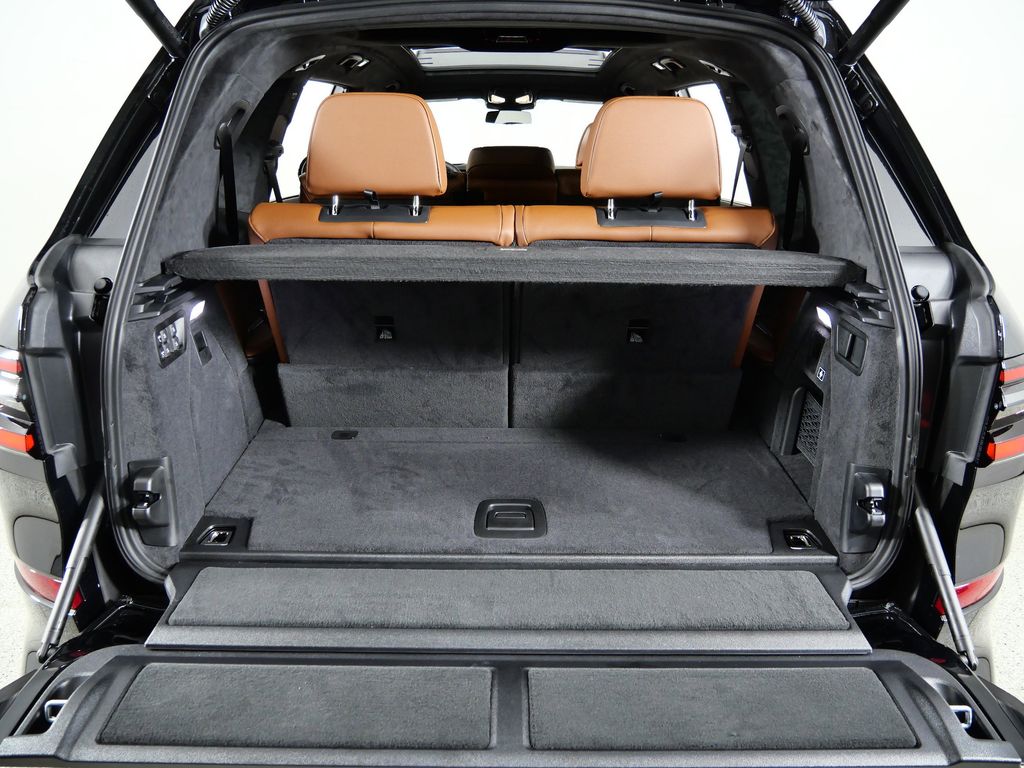 Thumbnail: 2026 BMW X7 - 30