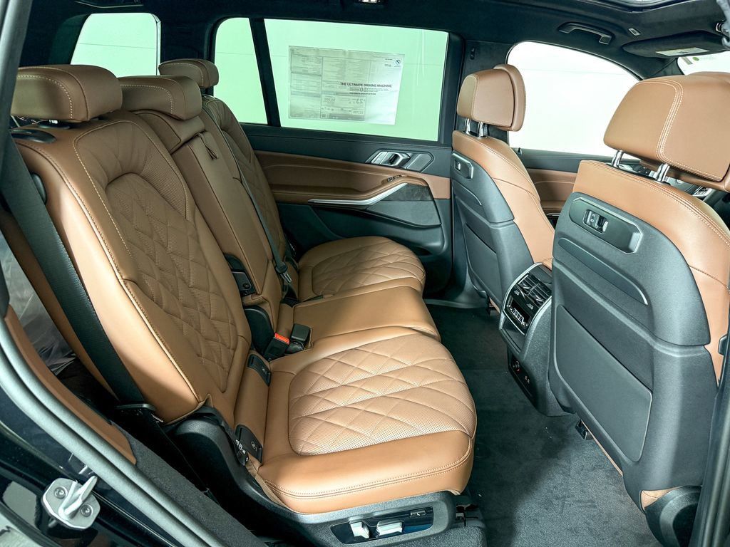 Thumbnail: 2026 BMW X7 - 29
