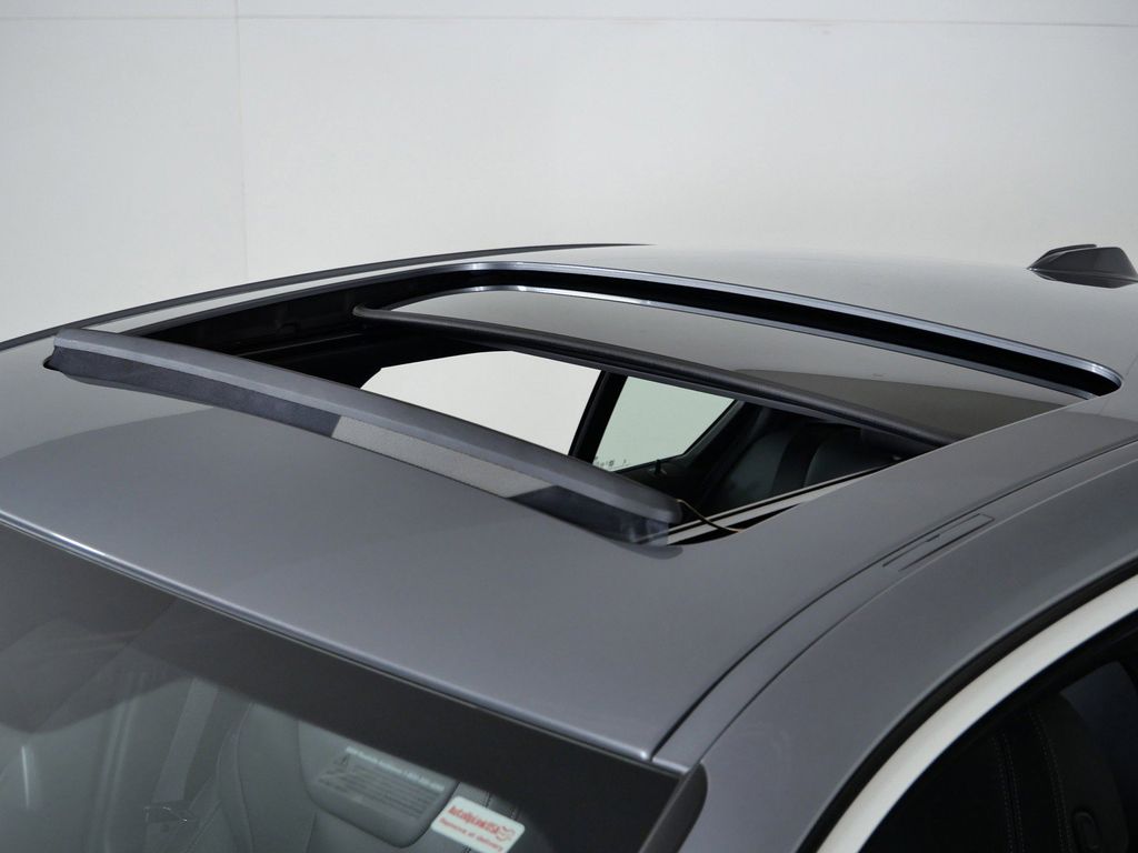 Thumbnail: 2026 BMW 3 Series - 18