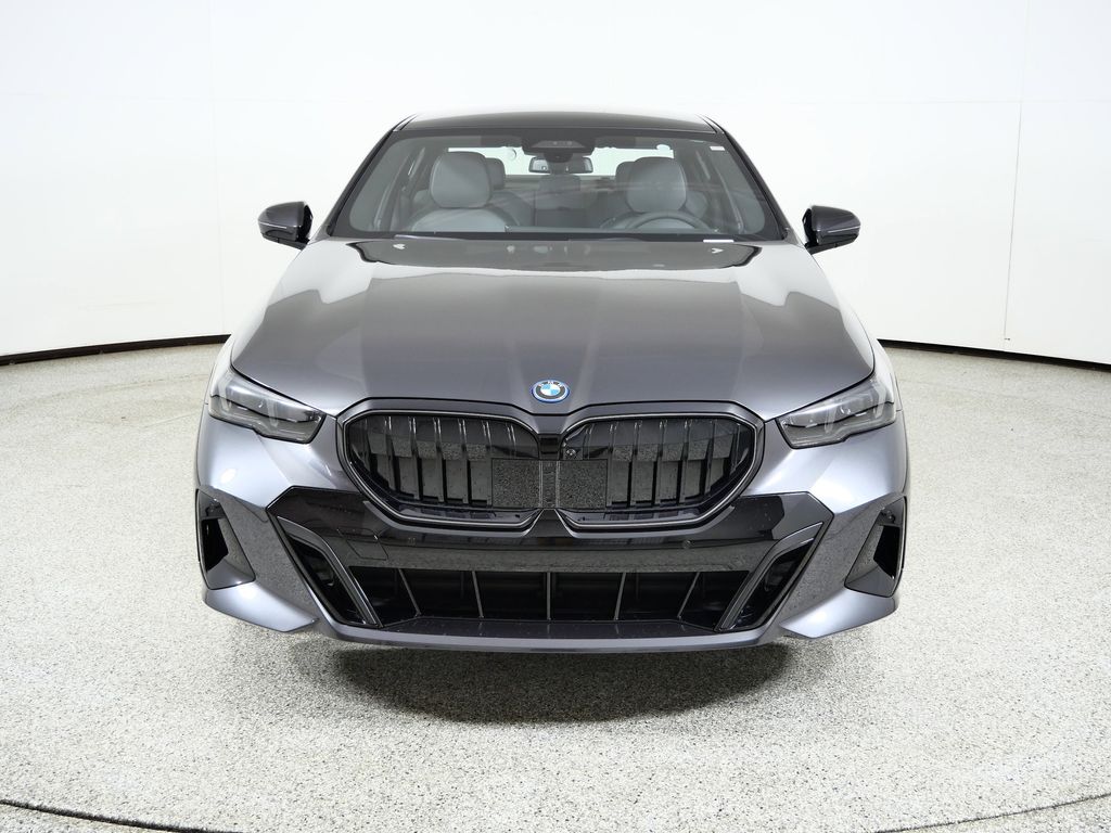 Thumbnail: 2026 BMW 5 Series - 2