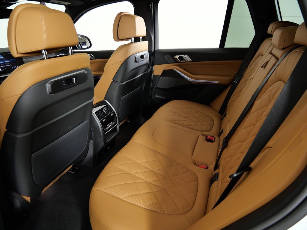Thumbnail: 2026 BMW X5 - 32