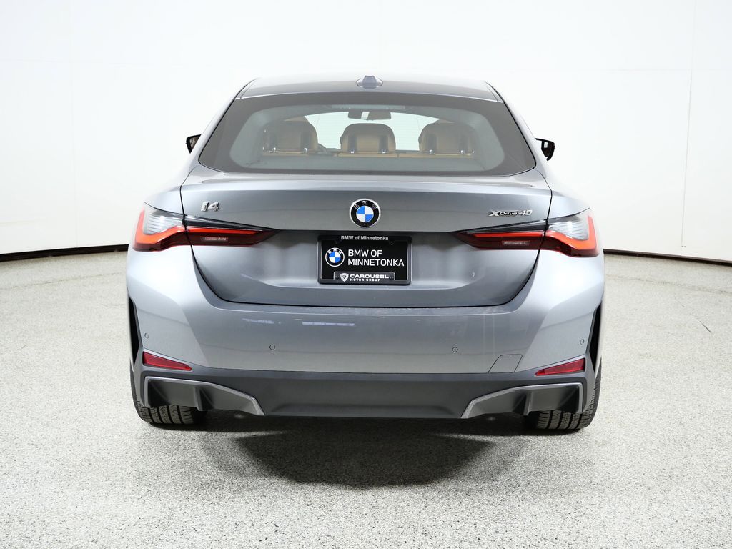 Thumbnail: 2026 BMW i4 - 10