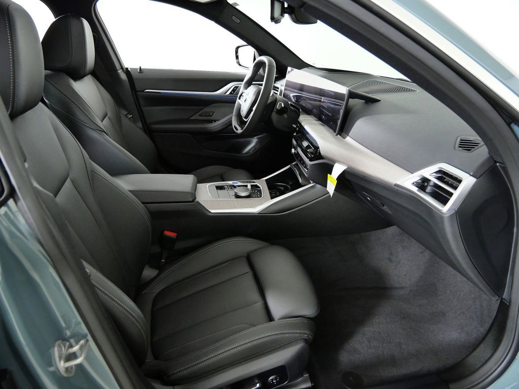 Thumbnail: 2026 BMW i4 - 20