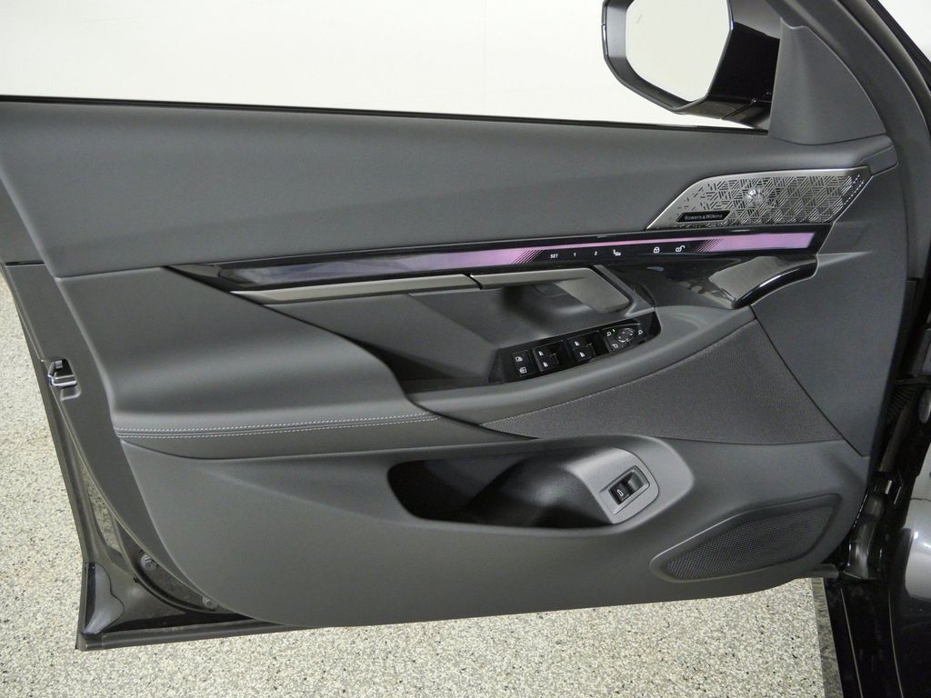 Thumbnail: 2027 BMW 5 Series - 33