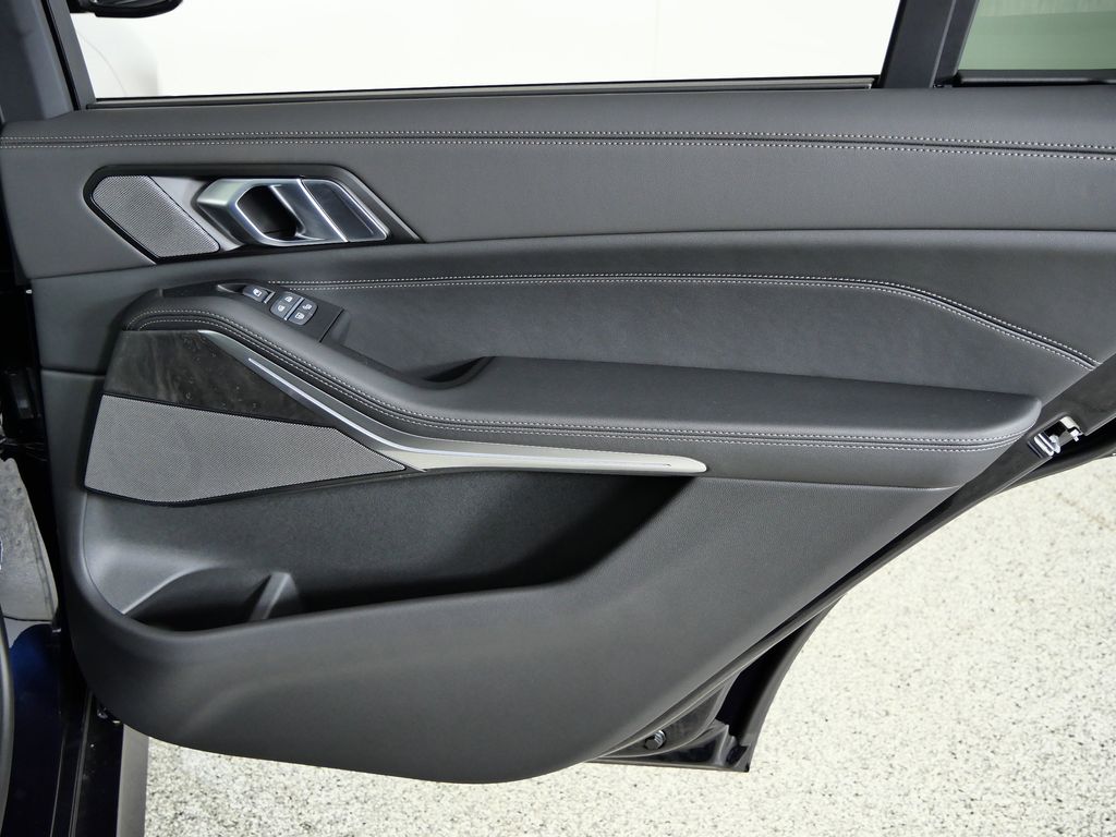 Thumbnail: 2026 BMW X7 - 25