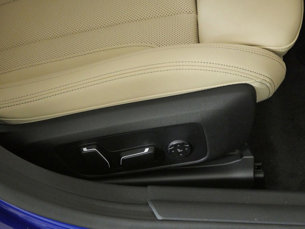 Thumbnail: 2026 BMW i4 - 21