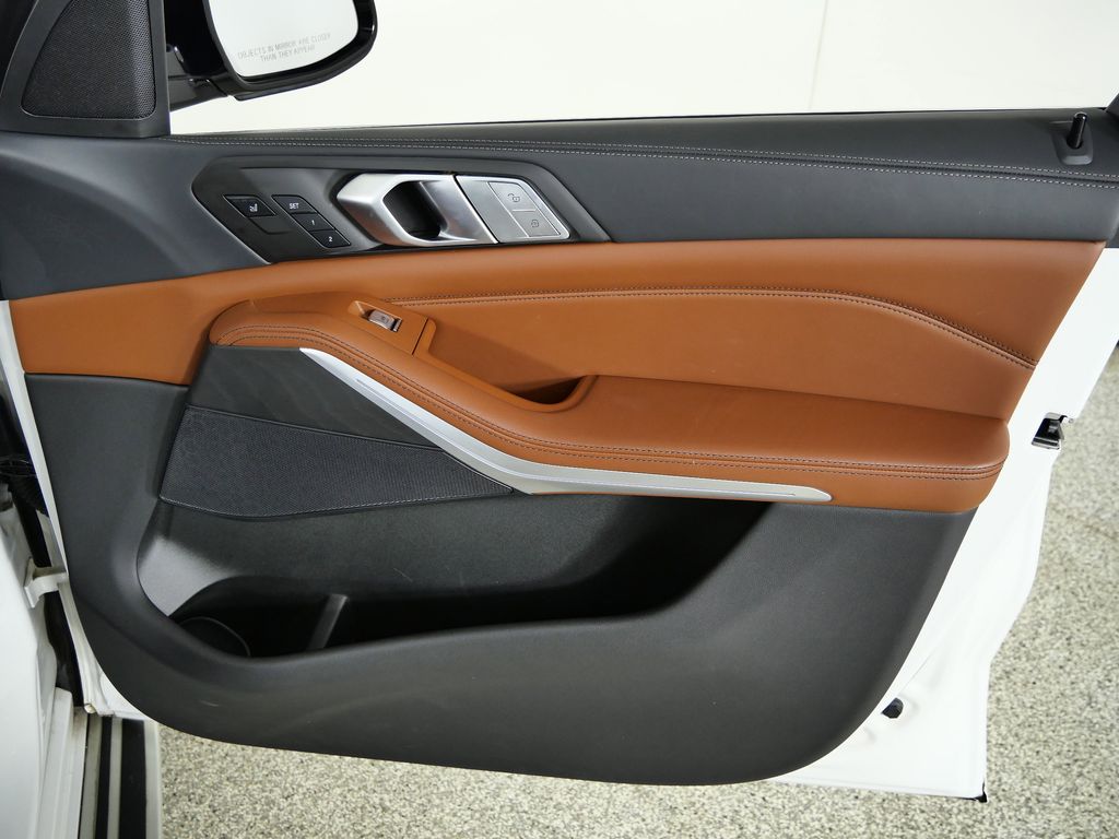 Thumbnail: 2022 BMW X7 - 23