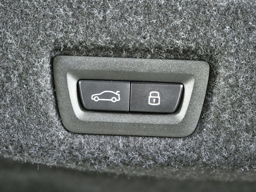 Thumbnail: 2026 BMW M5 - 30