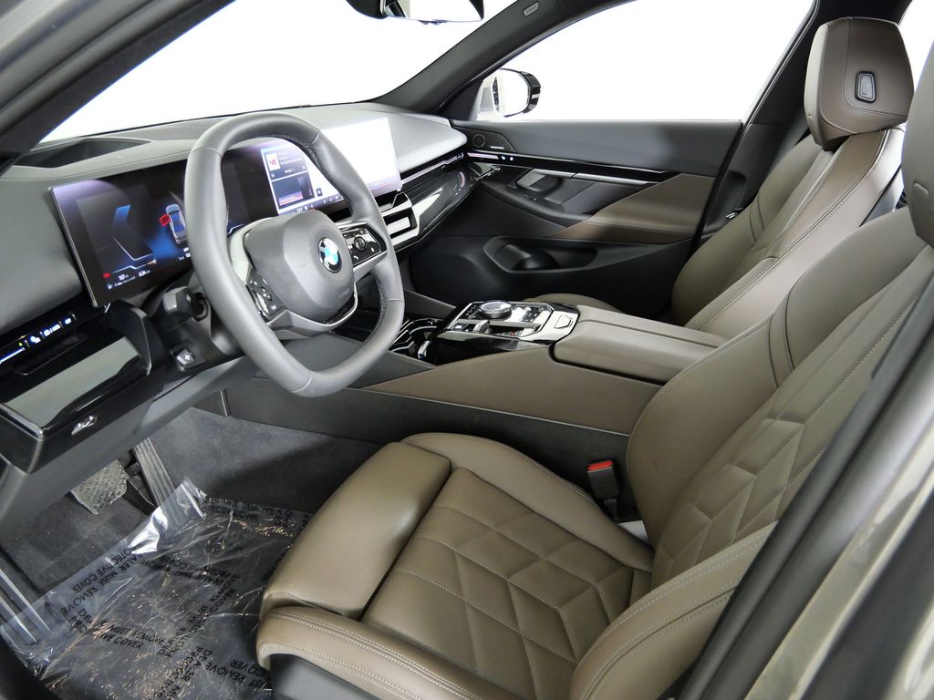 Thumbnail: 2025 BMW 5 Series - 37