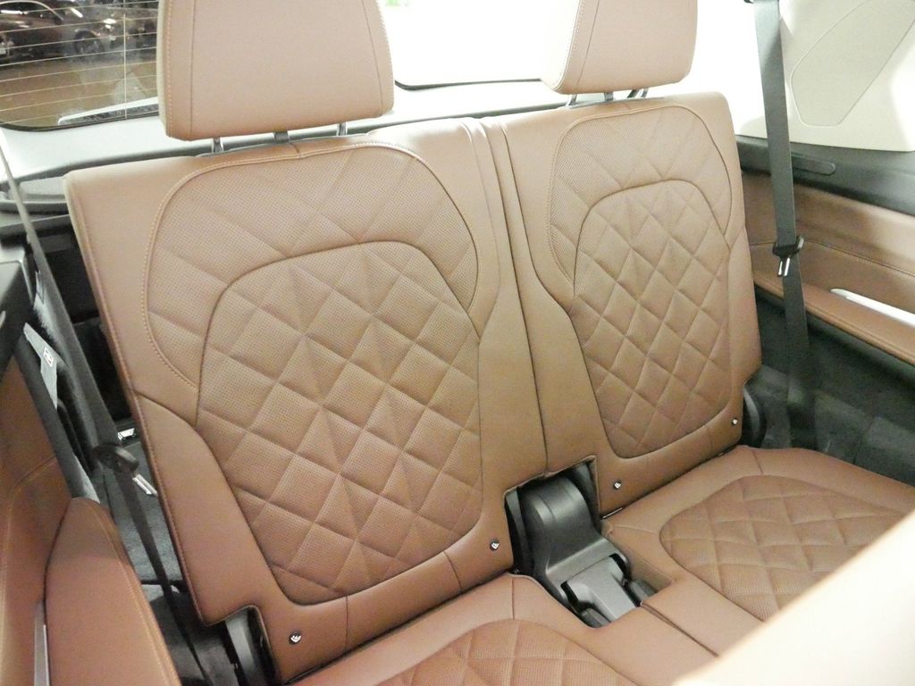 2025 BMW X7 xDrive40i 26