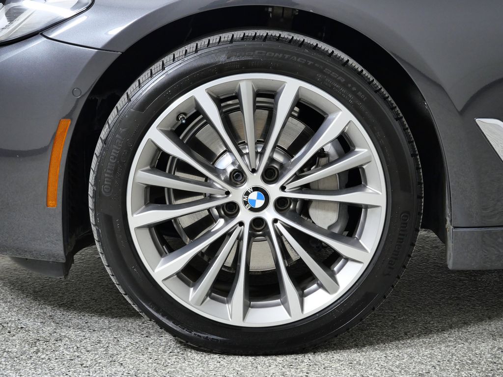 Thumbnail: 2021 BMW 5 Series - 18