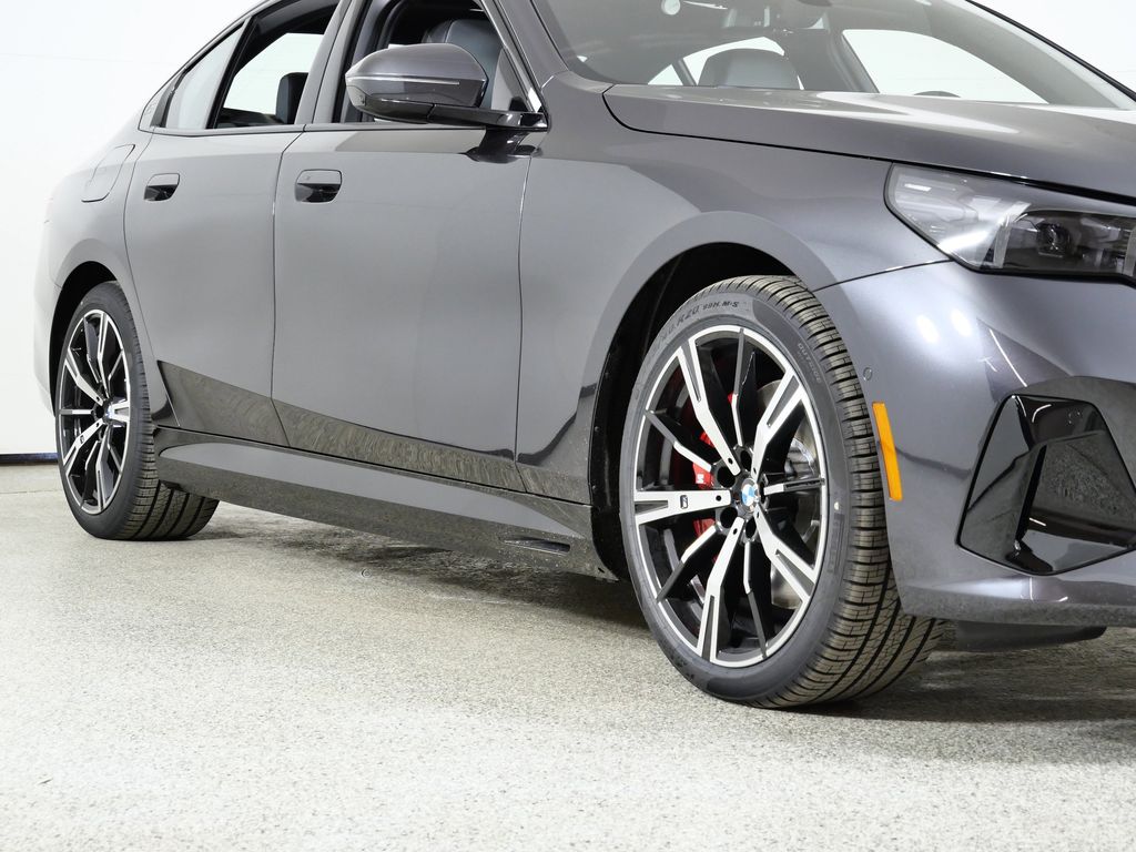 Thumbnail: 2026 BMW 5 Series - 6