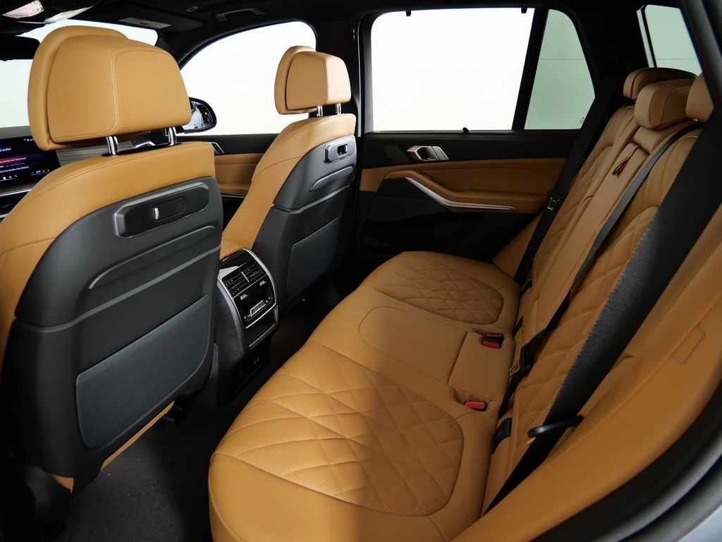 Thumbnail: 2026 BMW X5 - 32