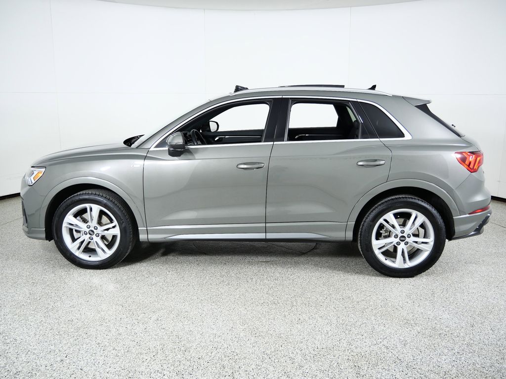 Thumbnail: 2022 Audi Q3 - 16