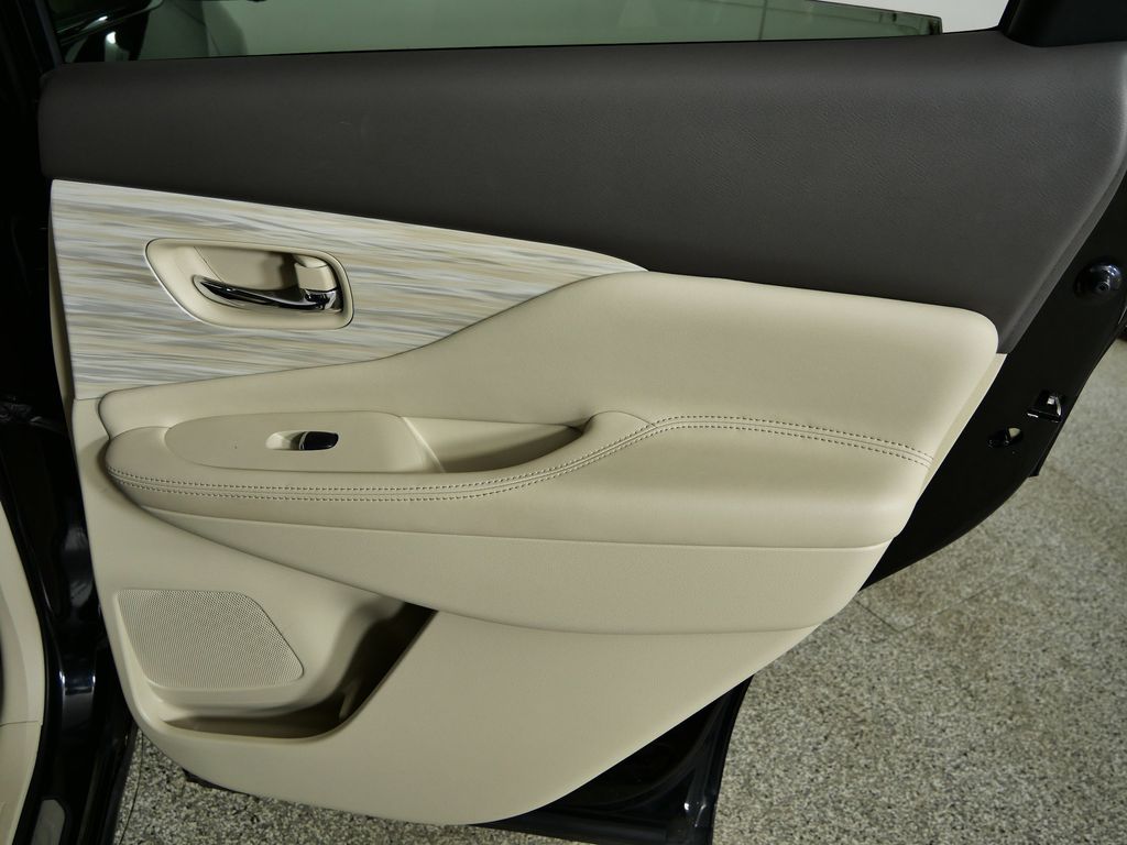 Thumbnail: 2017 Nissan Murano - 25