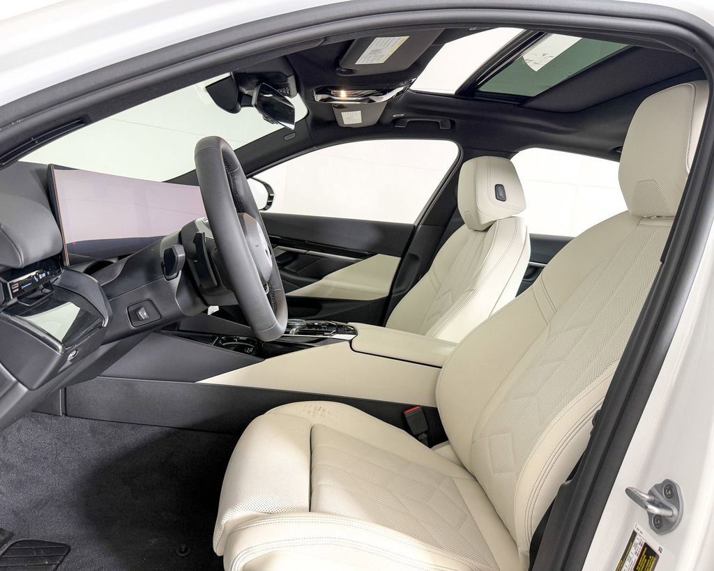 Thumbnail: 2025 BMW 5 Series - 34