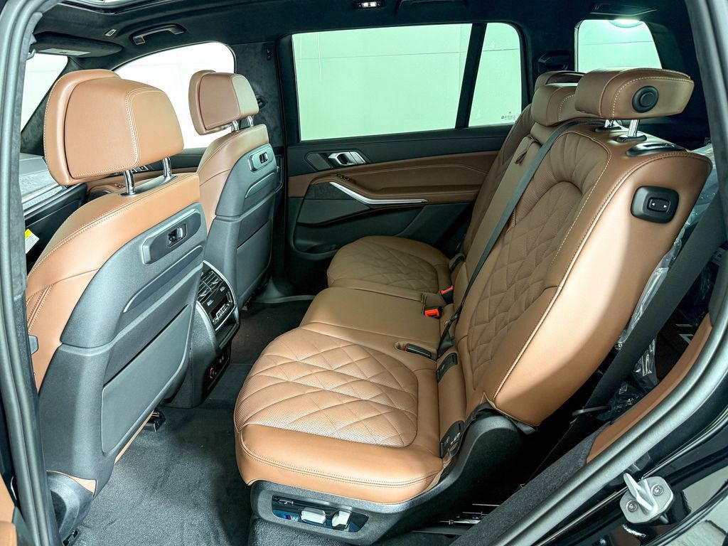 Thumbnail: 2026 BMW X7 - 34