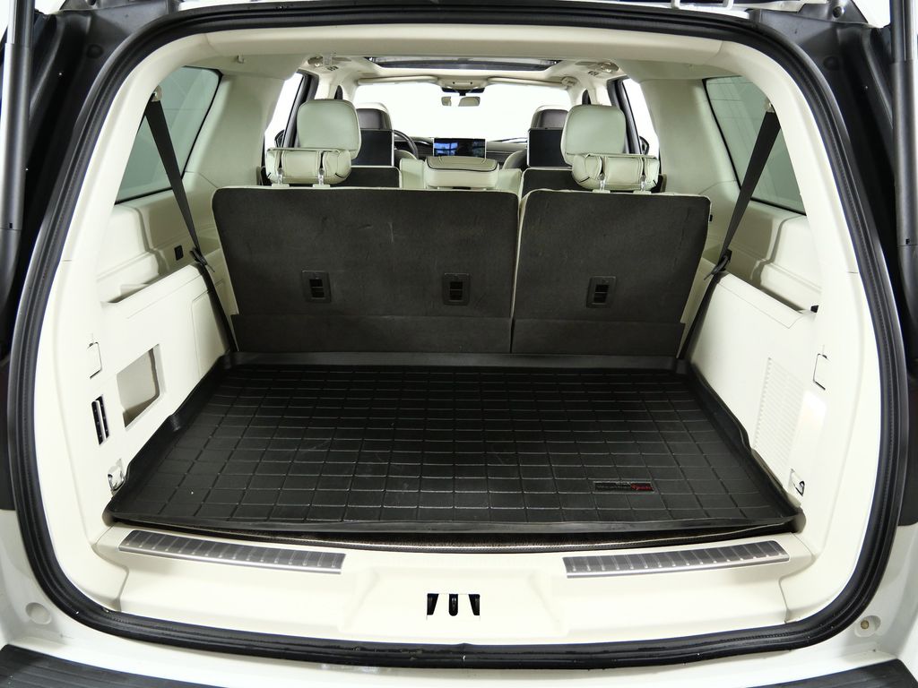 Thumbnail: 2023 Lincoln Navigator L - 28