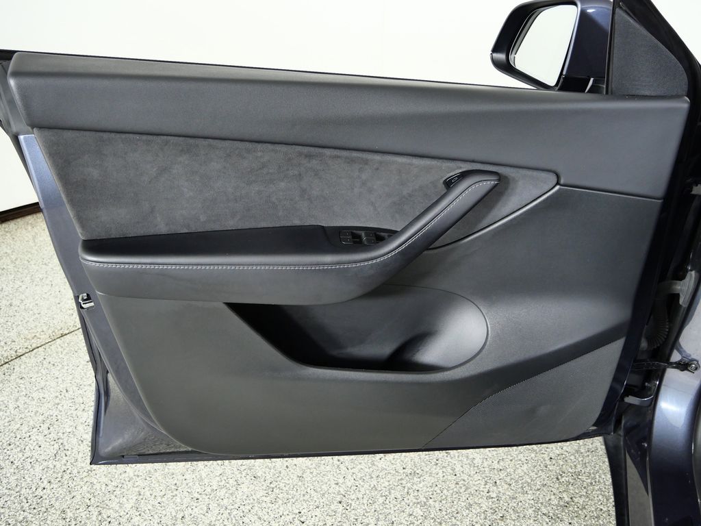 Thumbnail: 2022 Tesla Model Y - 34