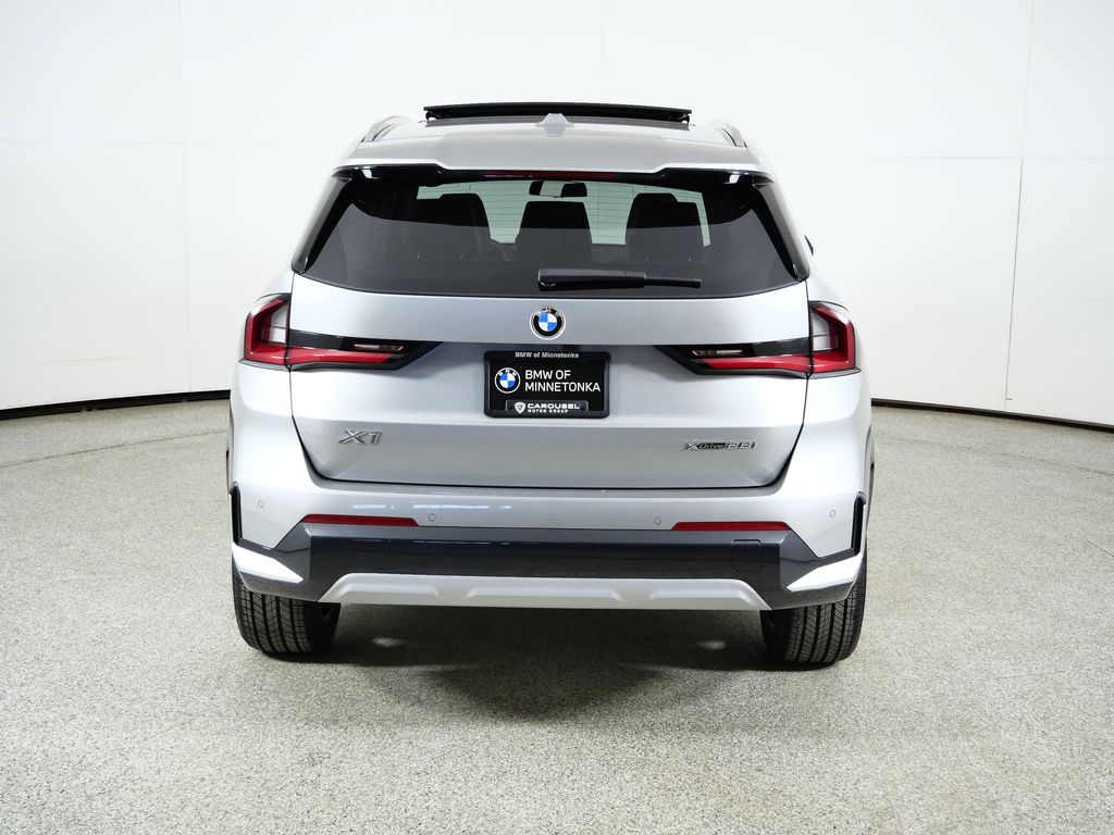 Thumbnail: 2026 BMW X1 - 10