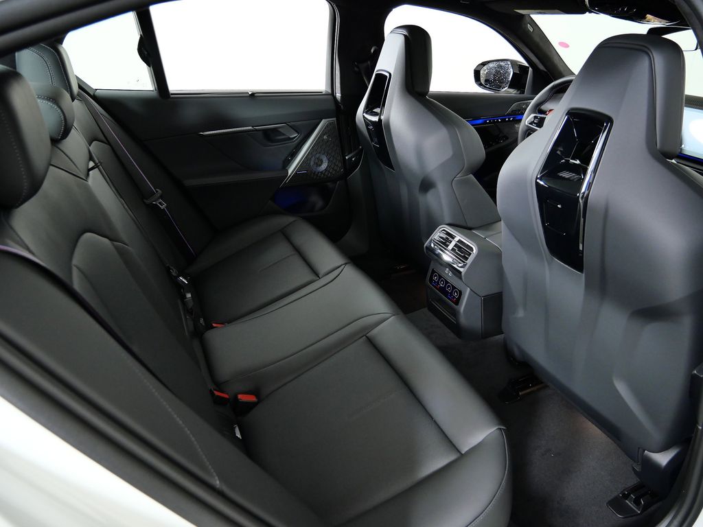 Thumbnail: 2026 BMW M5 - 26