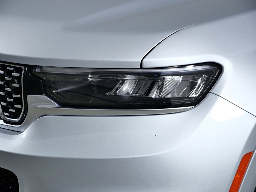 Thumbnail: 2023 Jeep Grand Cherokee L - 4