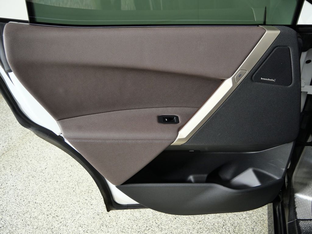 Thumbnail: 2023 BMW iX - 34