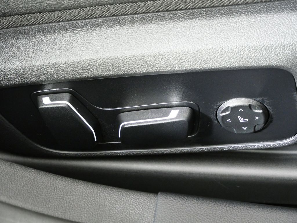 Thumbnail: 2026 BMW i4 - 22