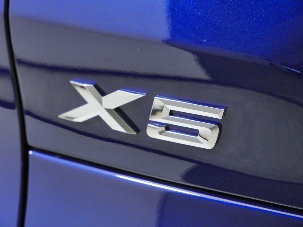 Thumbnail: 2026 BMW X5 - 13