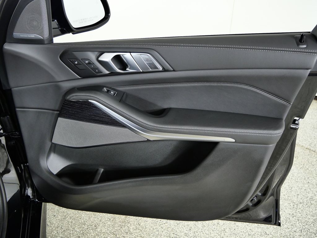 Thumbnail: 2026 BMW X7 - 19