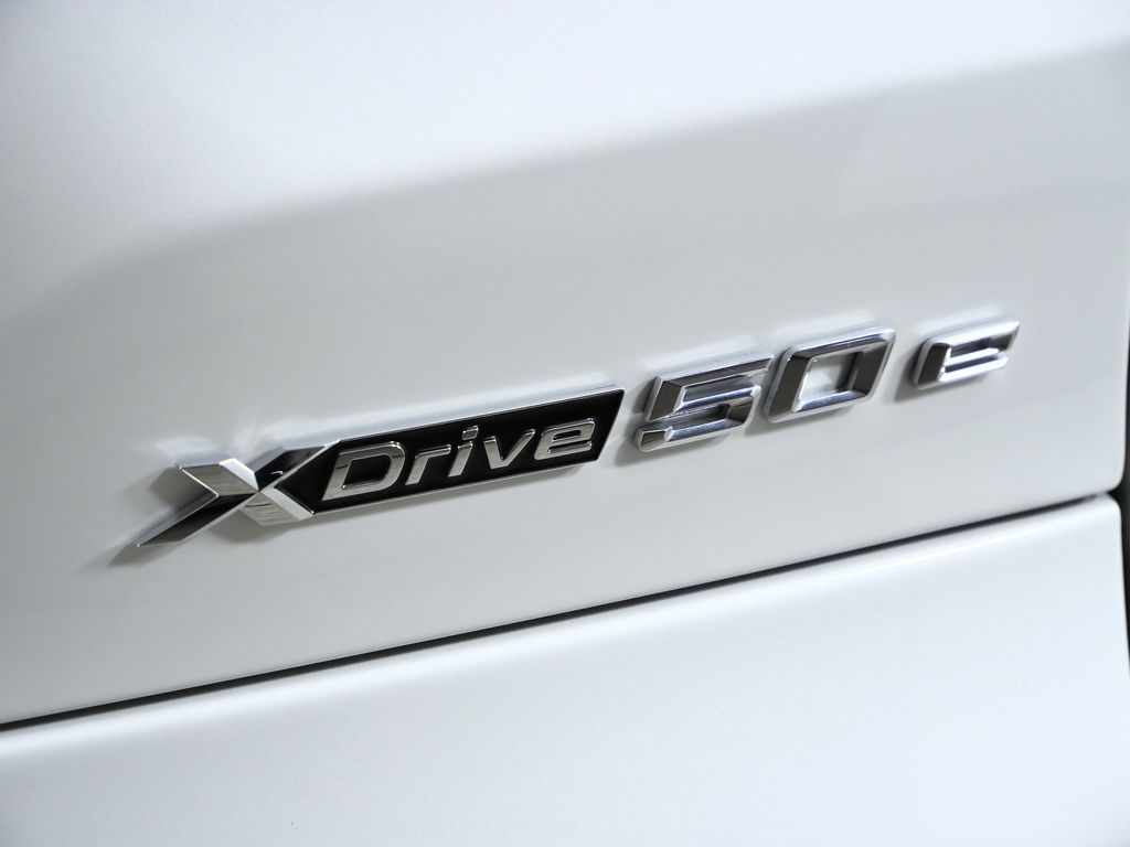 Thumbnail: 2026 BMW X5 - 12