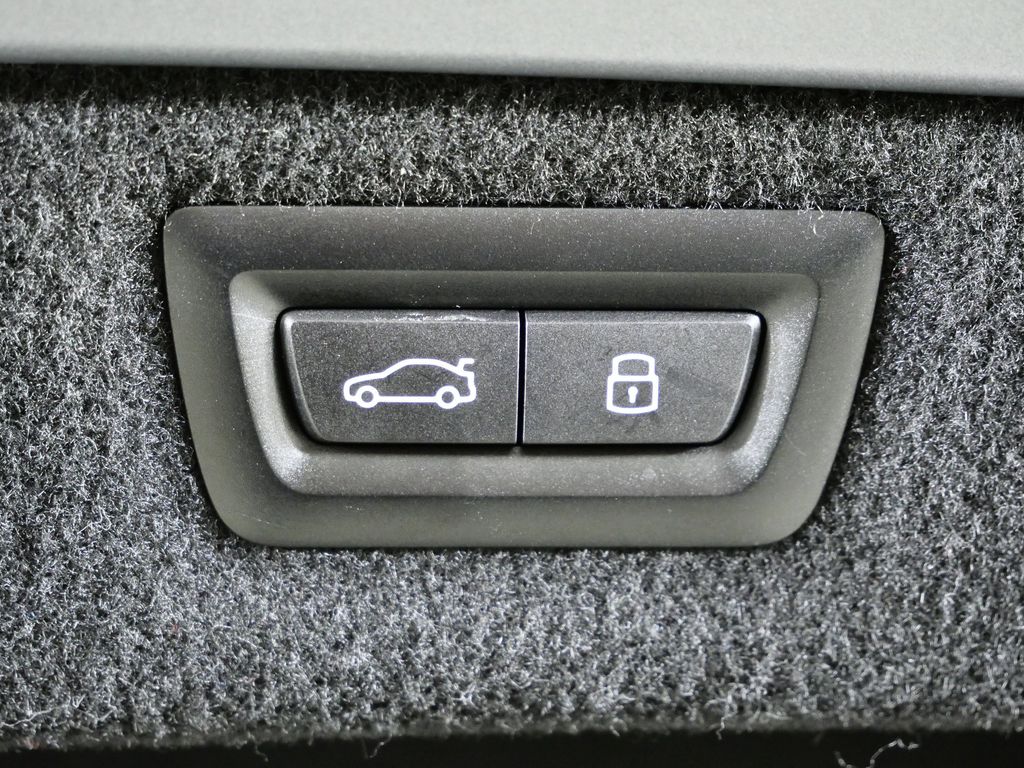 Thumbnail: 2024 BMW M8 - 28