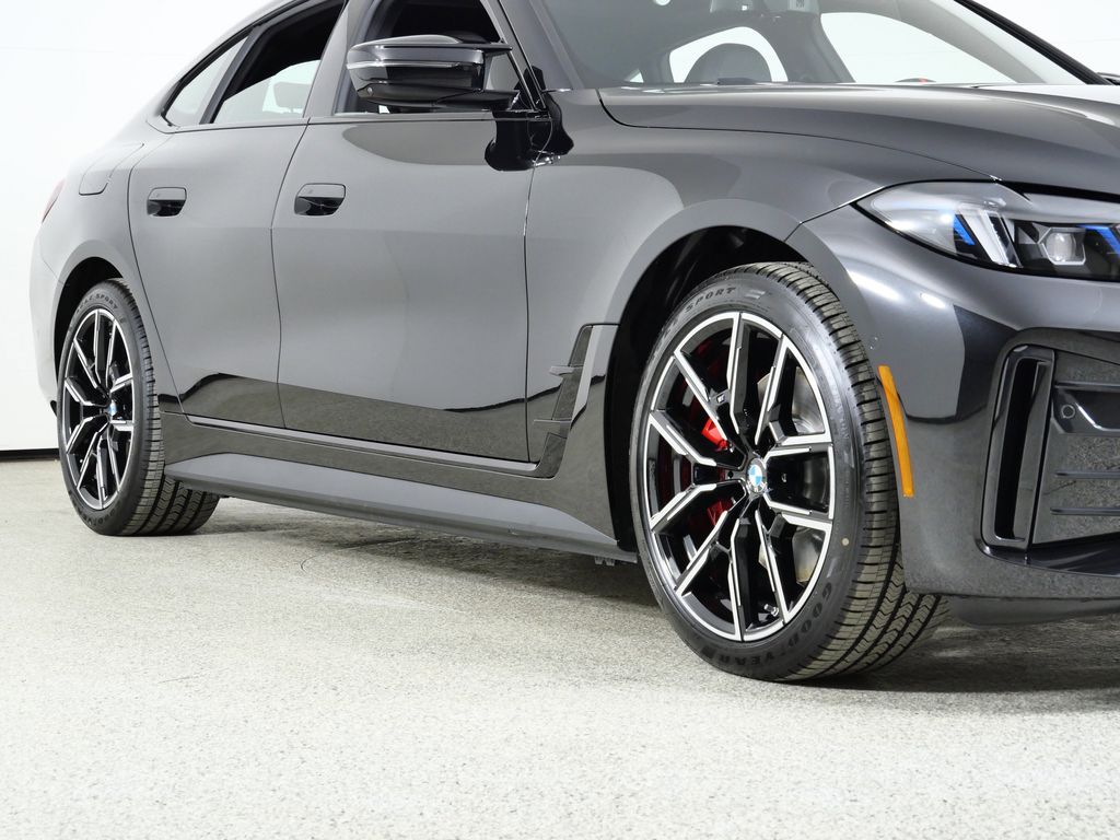 Thumbnail: 2026 BMW i4 - 6