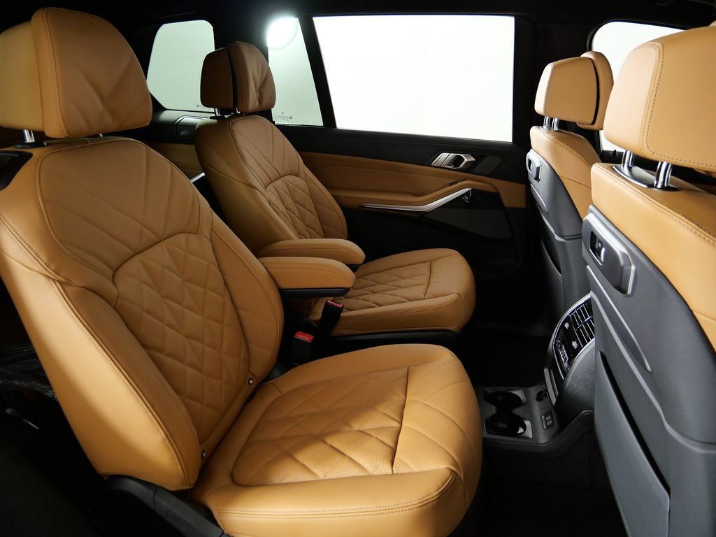 Thumbnail: 2026 BMW X7 - 29