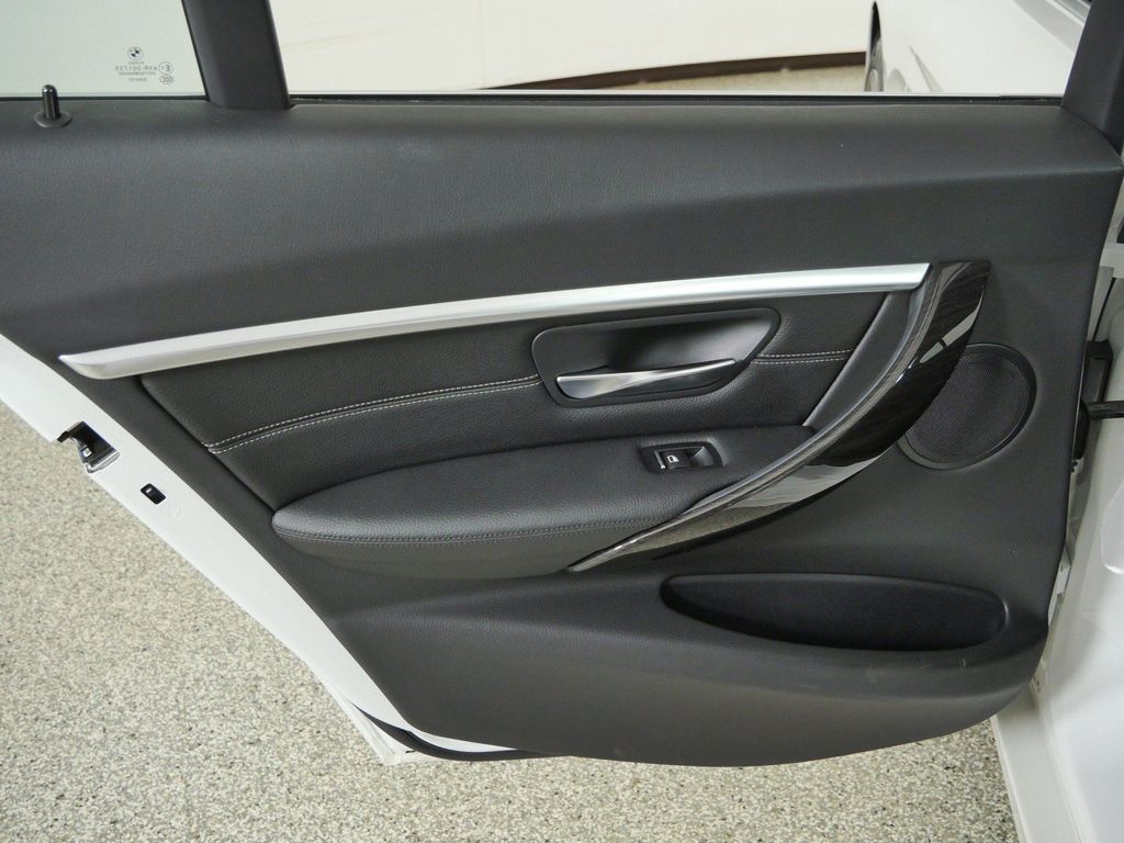 Thumbnail: 2017 BMW 3 Series - 28
