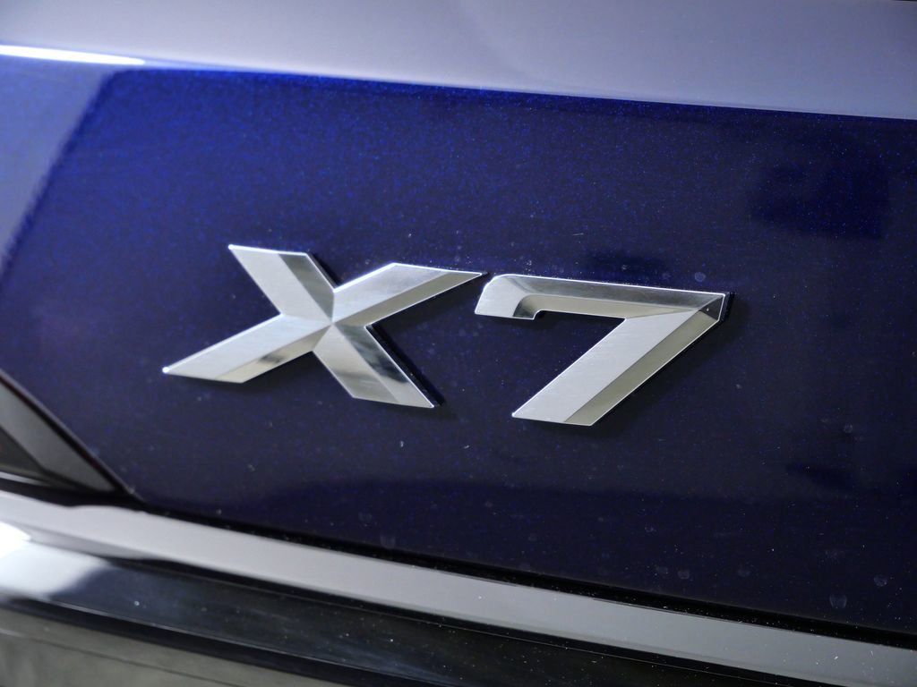 Thumbnail: 2026 BMW X7 - 15