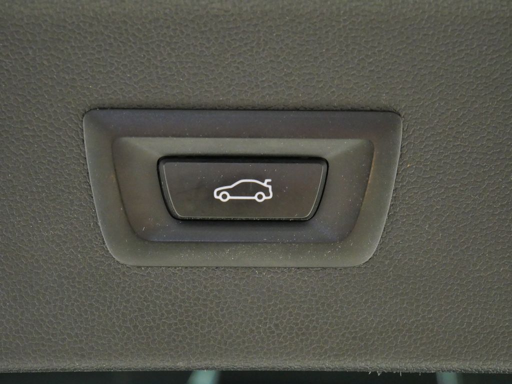 Thumbnail: 2023 BMW iX - 33