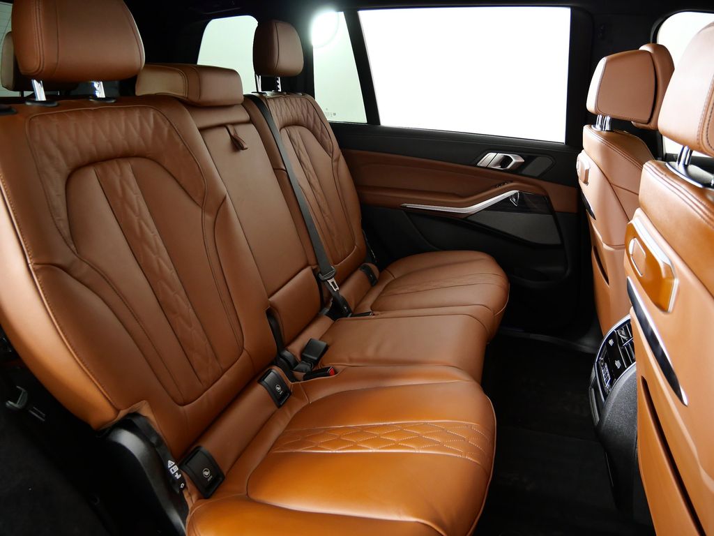 Thumbnail: 2026 BMW X7 - 27