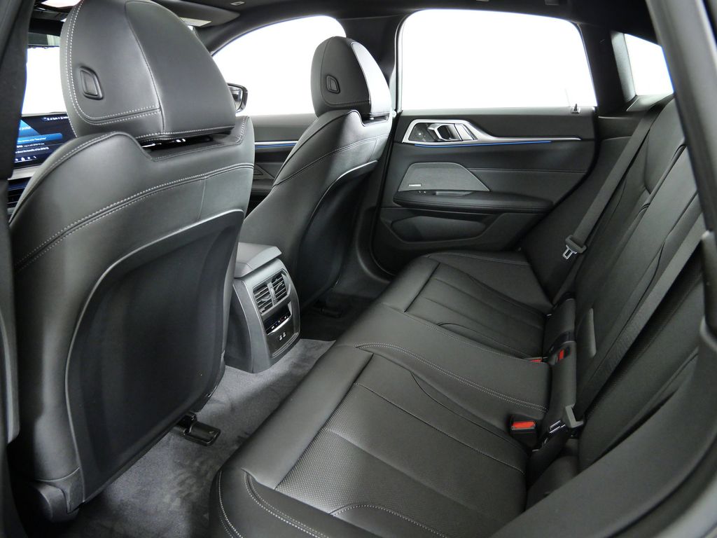 Thumbnail: 2026 BMW i4 - 30