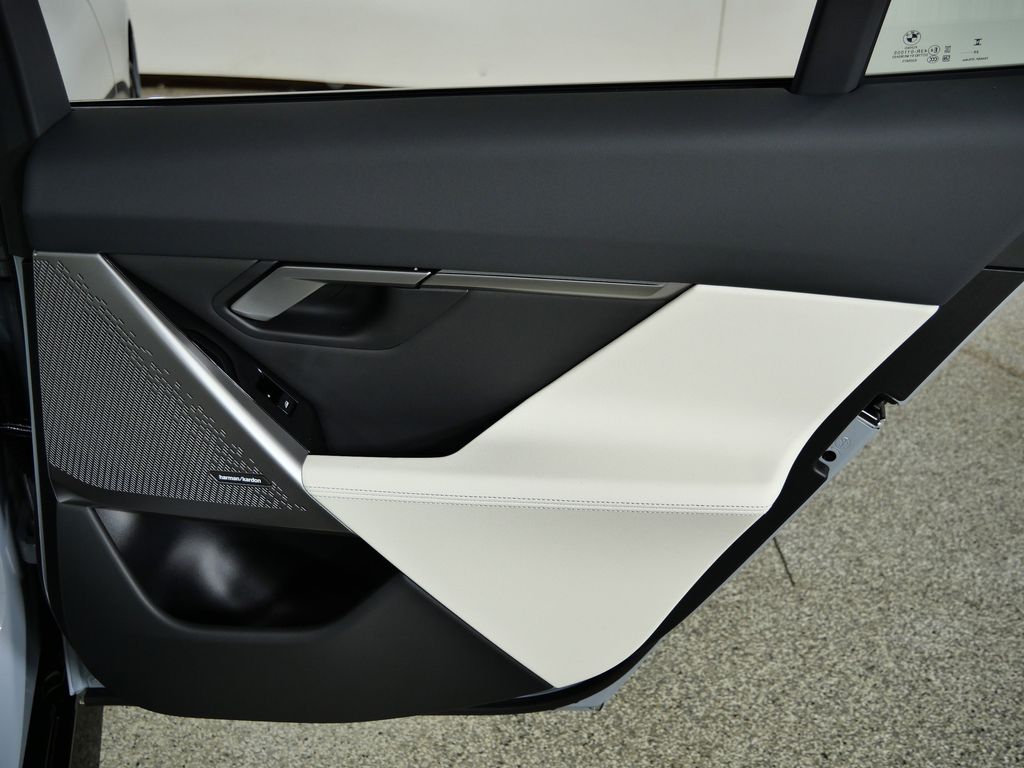 Thumbnail: 2026 BMW 5 Series - 23