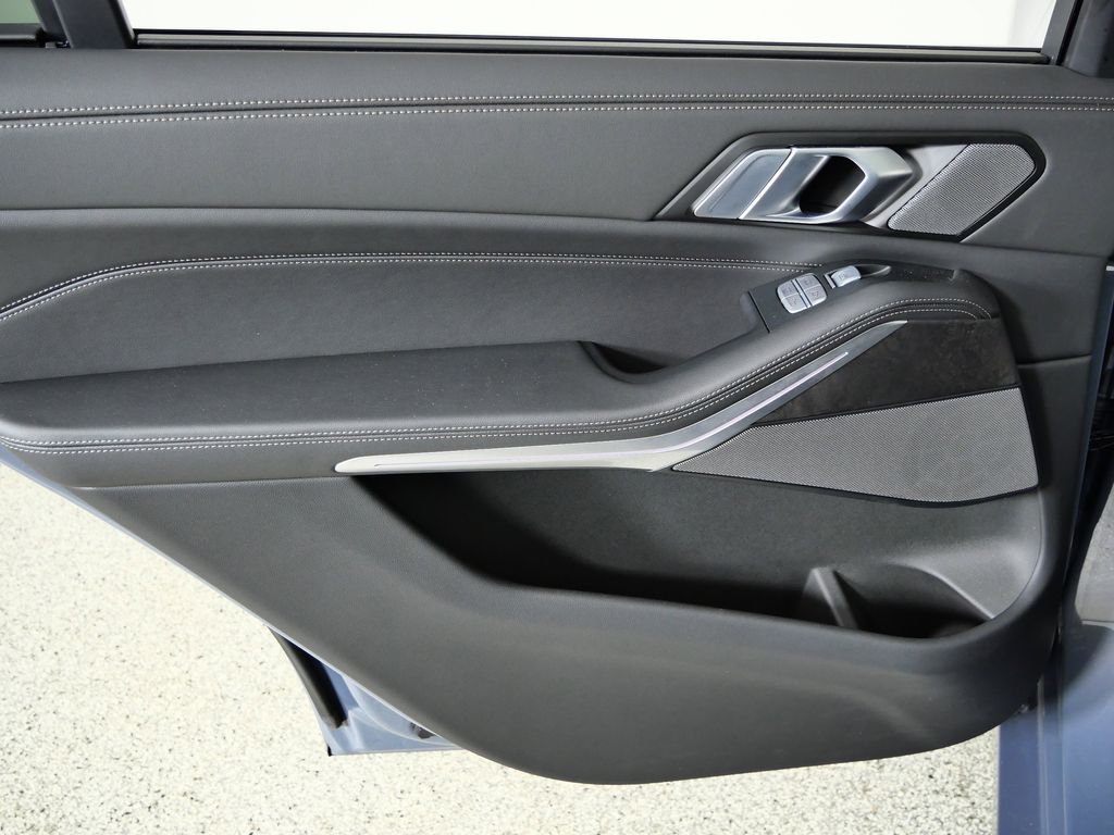 Thumbnail: 2025 BMW X7 - 36