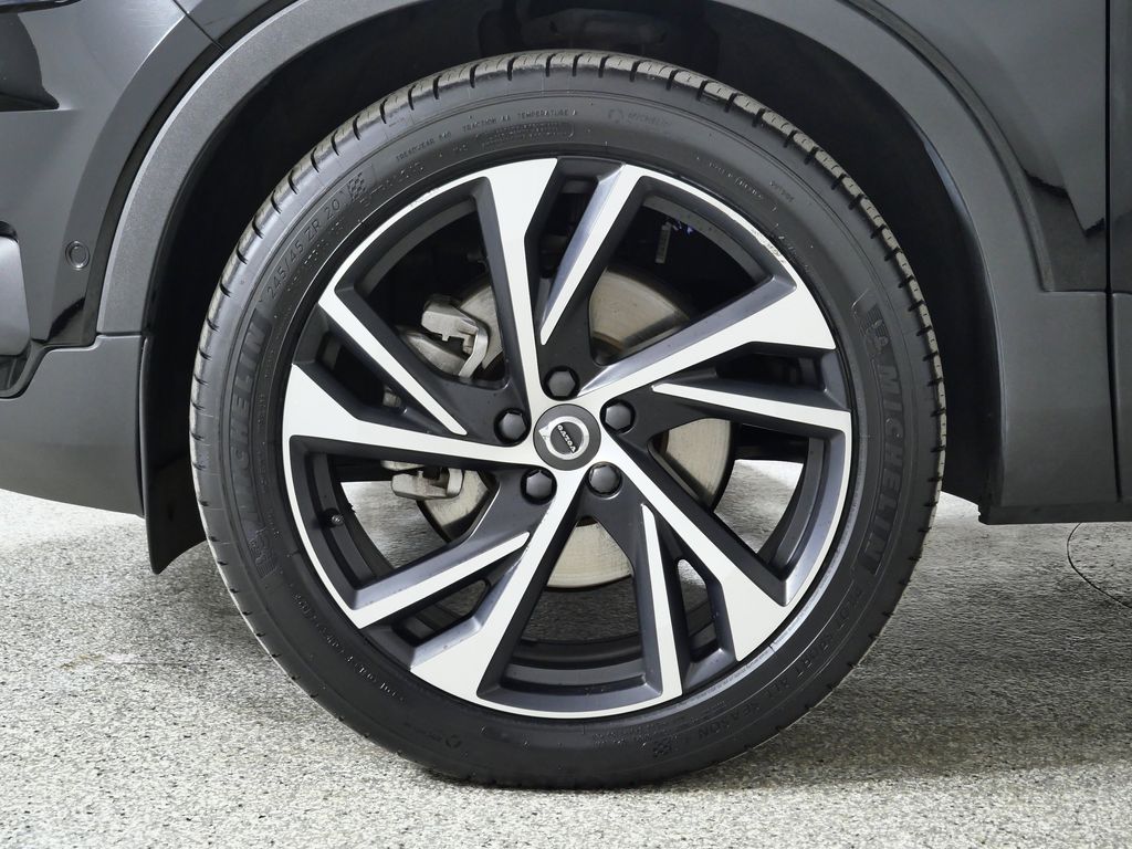 Thumbnail: 2021 Volvo XC40 - 18
