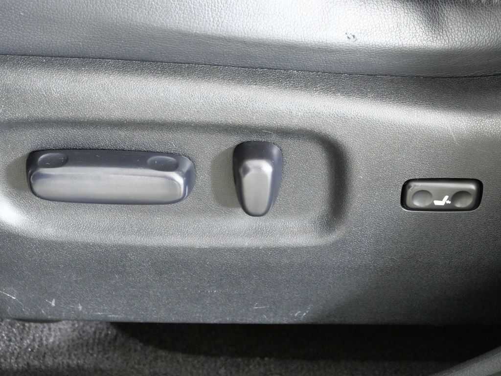 Thumbnail: 2011 Toyota Highlander - 36