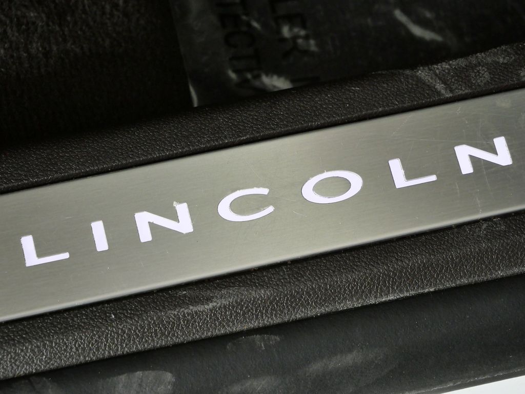 Thumbnail: 2020 Lincoln Aviator - 24